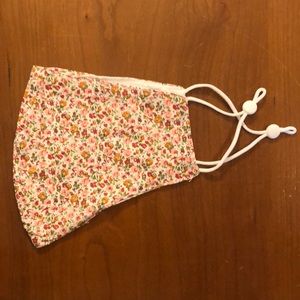 Women’s adjustable face mask